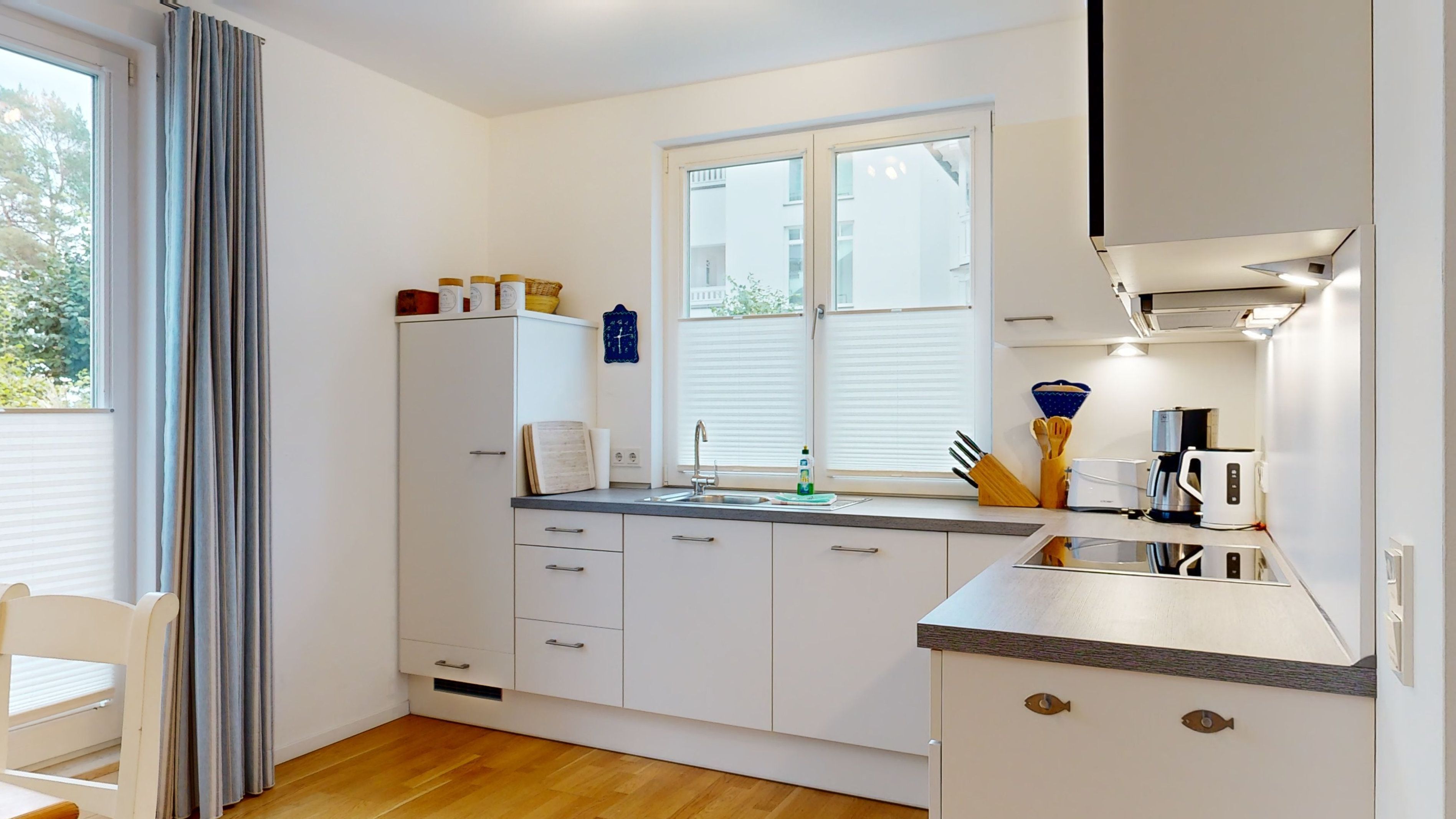 Kühlschrank, Mikrowelle, Ofen, Geschirrspüler