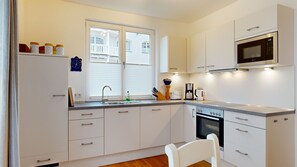 Kühlschrank, Mikrowelle, Ofen, Geschirrspüler