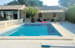 Pool - Amazing home in Robion (Robion)