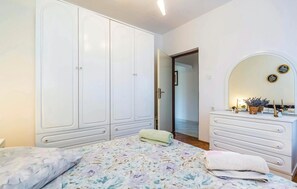 2 عدّة غرف نوم وسرير سفر وواي فاي مجانًا وملاءات أسرّة