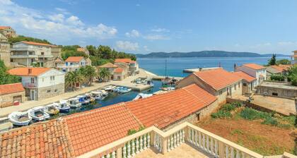 Magnifique appartement Ă Mali Iz avec.