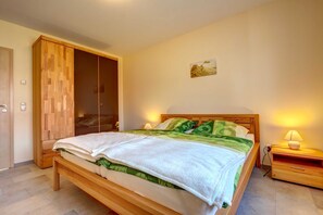 2 Schlafzimmer, Reisekinderbett, WLAN, Bettwäsche