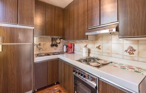 Fridge, stovetop, coffee/tea maker