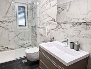 Shower - Holiday apartment with air conditioning (Baška)