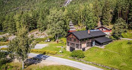 Lovely home in Dølemo with sauna