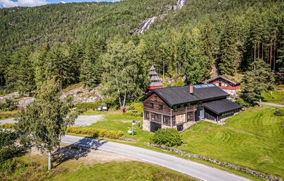 Pet friendly home in Dølemo with sauna