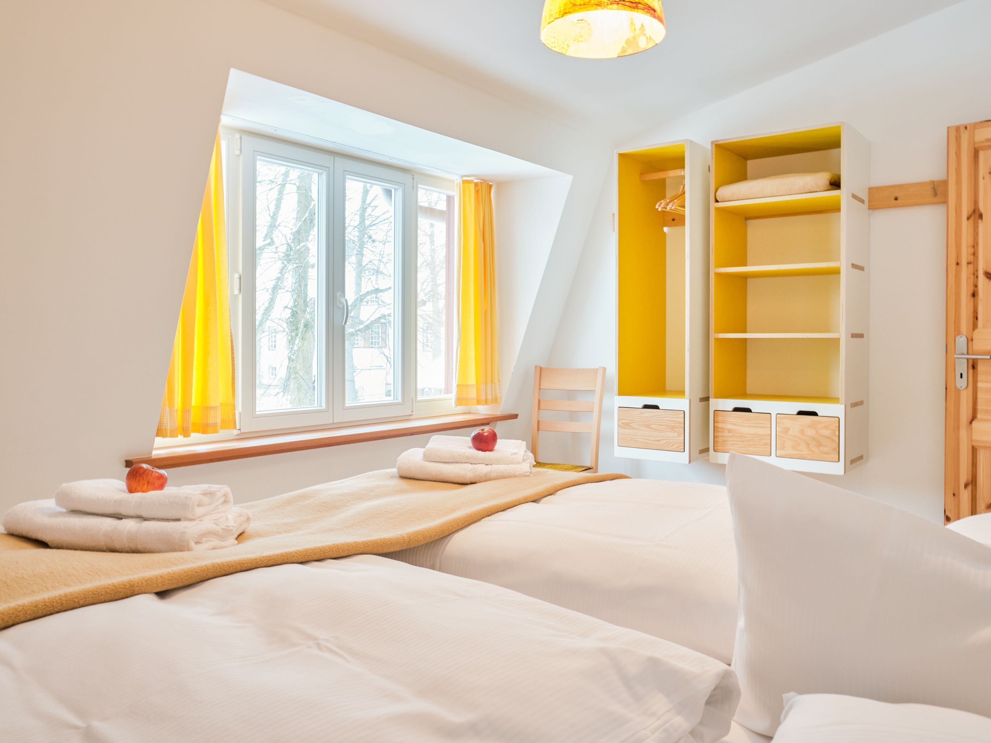 3 bedrooms, travel cot, WiFi, bed sheets