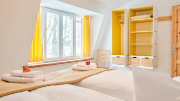 3 bedrooms, travel cot, WiFi, bed sheets