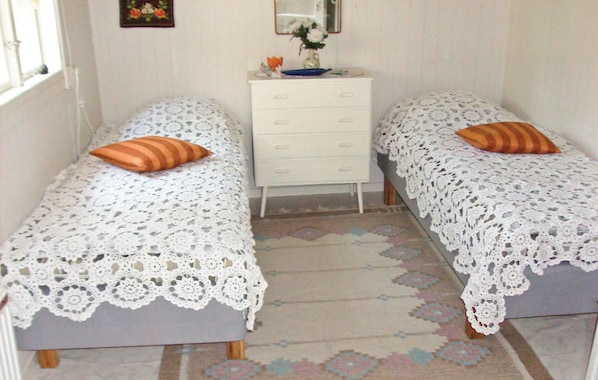 1 bedroom, travel crib - 2 bedroom cozy home in Torsås (Torsås)