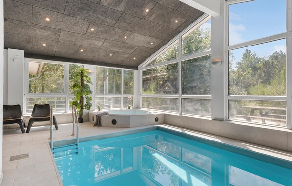 Piscine intérieure