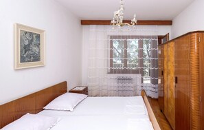 3 bedrooms, free WiFi, bed sheets