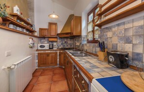 Frigorífic, microones, placa de cuina i rentaplats 