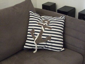 Unclassified image, 3 of 23, button