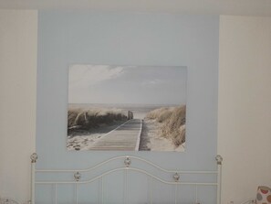 Unclassified image, 4 of 23, button