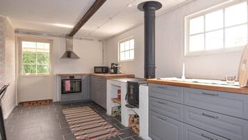 Réfrigérateur, plaque de cuisson, lave-vaisselle, cafetiÚre/bouilloire