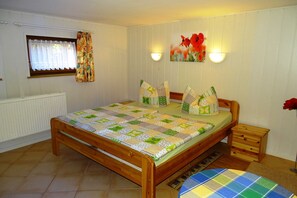 2 bedrooms, travel crib, WiFi, bed sheets