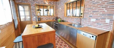 Réfrigérateur, four, plaque de cuisson, lave-vaisselle