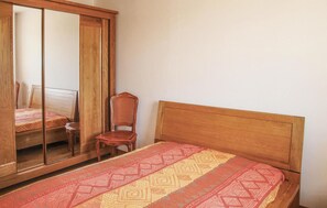 2 bedrooms