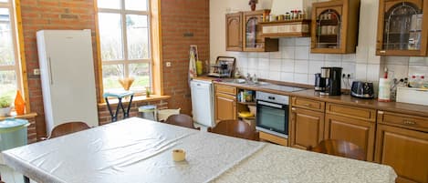 Frigorifero, microonde, forno, lavastoviglie