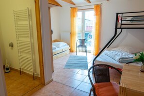 6 bedrooms, WiFi, bed sheets