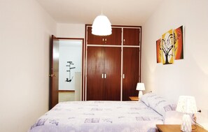 4 bedrooms, free WiFi, bed sheets