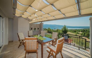 Outdoor dining - Lovely home in Pridraga (Pridraga)