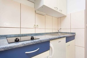 Fridge, stovetop, coffee/tea maker