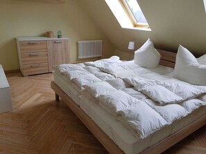 2 多间卧室、旅行婴儿床、WiFi