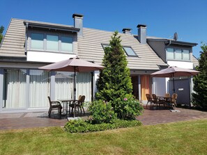 Outdoor dining - Fleiderbusch - fireplace - pets - only 750 m beach - Accommodation Fleiderbusch, (Börgerende-Rethwisch)