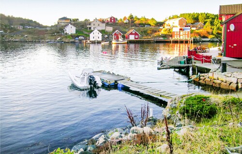 Lovely home in Averøy with WiFi