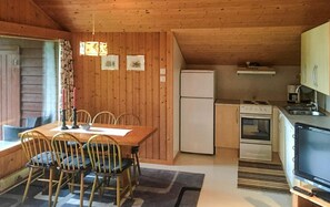Fridge, stovetop, dishwasher, coffee/tea maker - Gorgeous home in Olden with house a mountain view (Olden)
