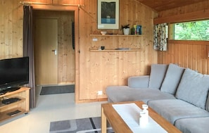 TV - Gorgeous home in Olden with house a mountain view (Olden)