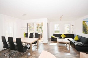 Unclassified image, 2 of 17, button