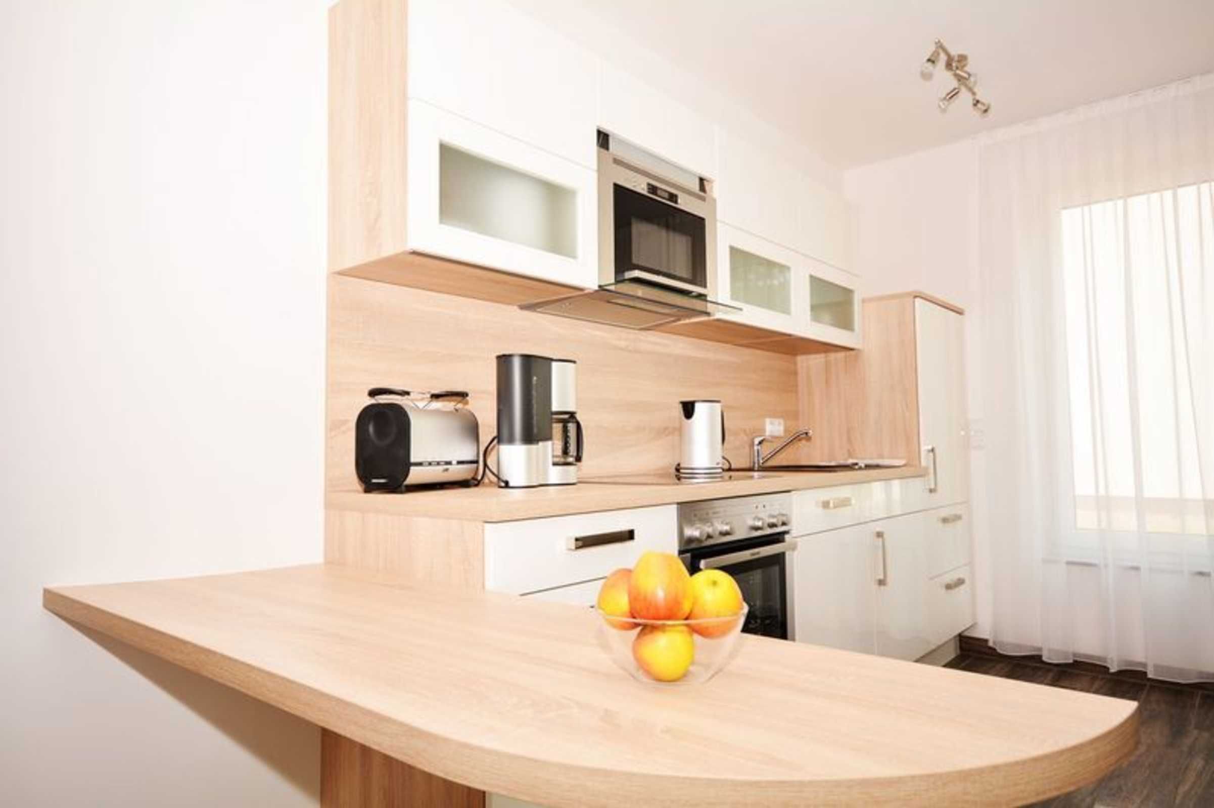 Kühlschrank, Mikrowelle, Ofen, Geschirrspüler