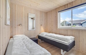 6 bedrooms, travel cot, free WiFi