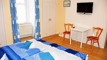2 bedrooms, travel cot, WiFi, bed sheets