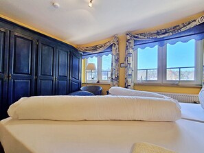 1 bedroom, desk, travel cot, WiFi