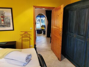 1 Schlafzimmer, Schreibtisch, Reisekinderbett, WLAN