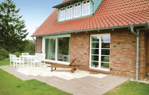 Outdoor dining - Awesome apartment in Börgerende (Börgerende)