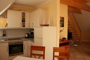 Kühlschrank, Mikrowelle, Ofen, Geschirrspüler