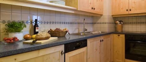 Fridge, oven, dishwasher, coffee/tea maker