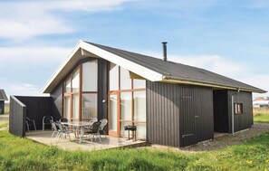 Outdoor dining - Amazing home in Ulfborg with WiFi (Ulfborg)