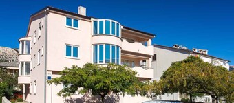 Holiday apartment with air conditioning and barbecue