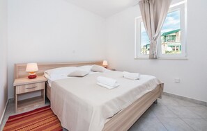 2 bedrooms, free WiFi, bed sheets - Amazing apartment in Grebastica (Grebastica)