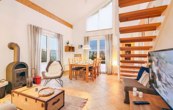 Téléviseur, foyer, lecteur de DVD, chaîne audio