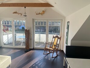 Unclassified image, 3 of 27, button