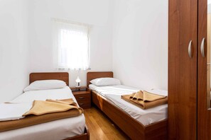 2 Schlafzimmer, Reisekinderbett, Internetzugang