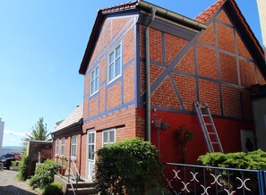 Unclassified image, 4 of 9, button