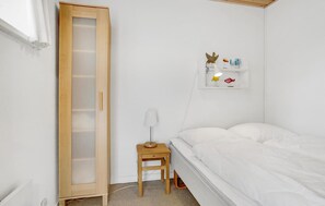 2 bedrooms, travel crib, free WiFi - Stunning home in Oksbøl with WiFi (Oksbøl)
