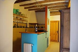 Interior - Romantically authentic, lots of space, great views, fiber optics for remote working (Torroja del Priorat)
